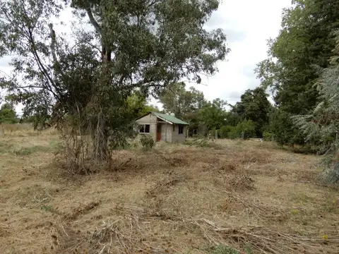 Terreno con casita en venta en Barrio Jularó