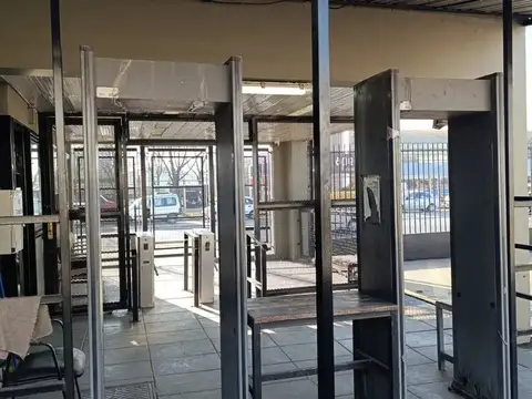 Oficina en Alquiler con 3 cocheras