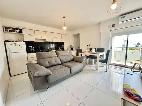 2 Amb en 8° piso c/balcón y vista abierta lanusita