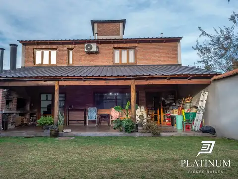 Casa en venta de 3 dormitorios c/ cochera en Campo Quijano