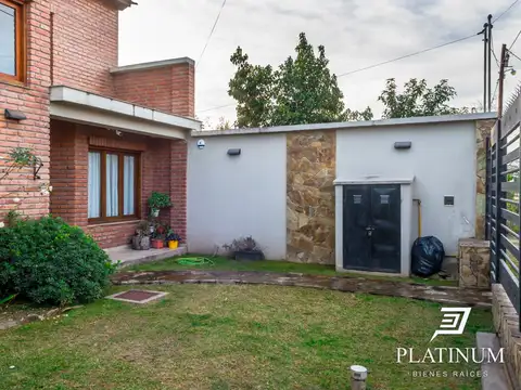 Venta Casa 3 dormitorios Campo Quijano con cochera 100