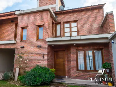 Venta Casa 3 dormitorios Campo Quijano con cochera 100