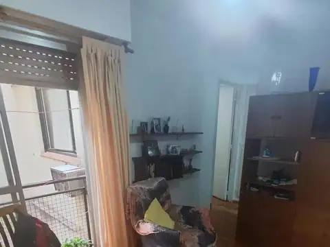 Sarmiento e/ Francisco Acuña de Figueroa y Avenida Medrano