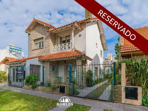 Chalet en el barrio Punta Mogotes. RESERVADO