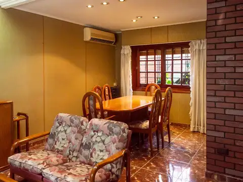 VENTA CASA  4 AMBIENTES/ SANTOS LUGARES