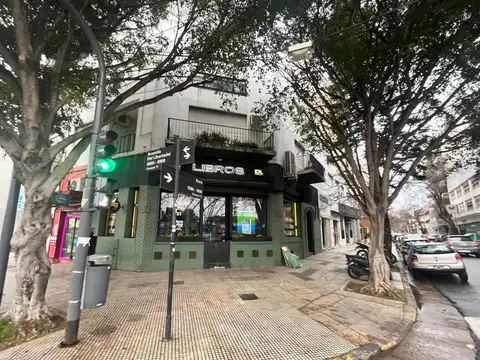 2 LOCALES  COMERCIALES + 3 DEPTOS. EN BLOCK