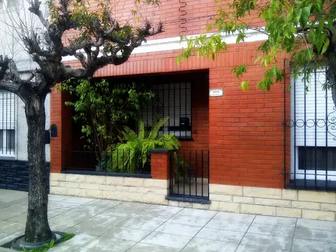 VENTA - Casa 3 Ambientes en Beccar, dos locales, garage y sótano