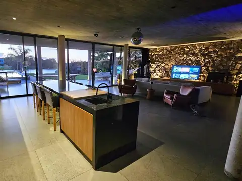 Casa en Alquiler con 1 cochera