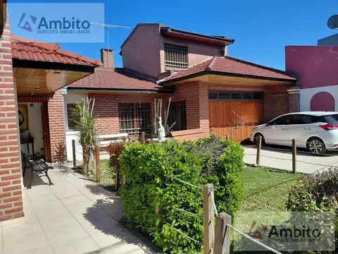 Casa en venta Tolosa, La Plata. 3 dormitorios. Parque y piscina.