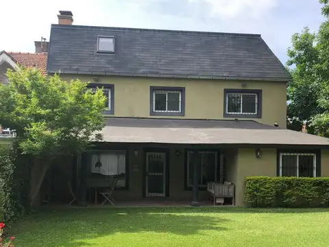 DEL VALLE IBERLUCEA  al 2200