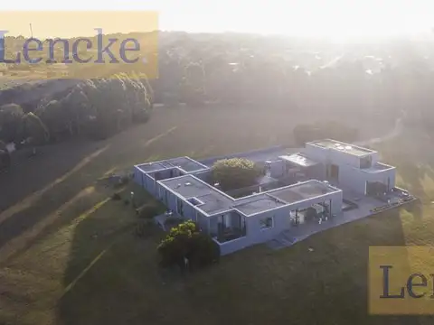 Lencke Vende - Estupenda casa en Villalagos
