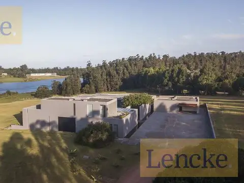 Lencke Vende - Estupenda casa en Villalagos