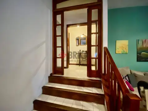Casa en Venta con 3 cocheras