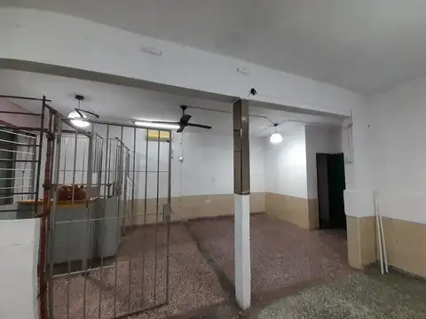 Local en Alquiler en Villa Santos Tesei, $ 450.000