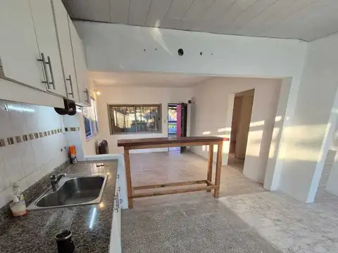Casa 3 ambientes con 1 baño