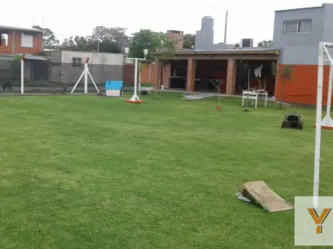 Casa en Venta con 2 cocheras