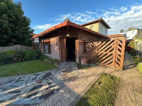 VENTA 2 CASAS EN BLOCK 2 CUADRAS D/ MAR SANTACLARA