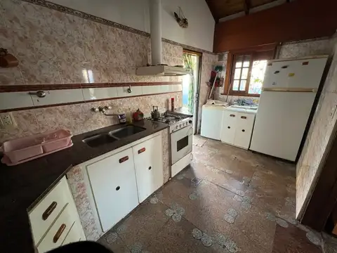 Casa 6 ambientes con 4 baños