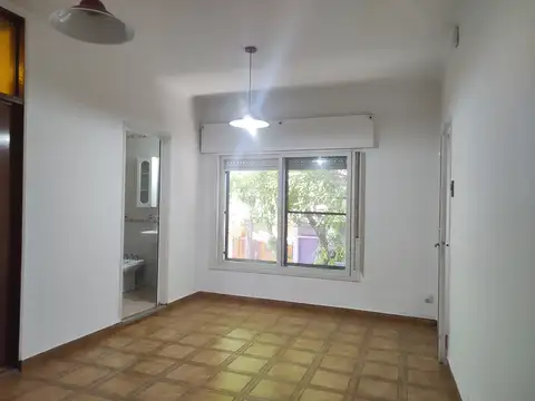 Casa 5 ambientes con 1 baño