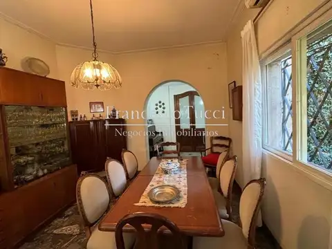 Casa 5 ambientes con 4 baños