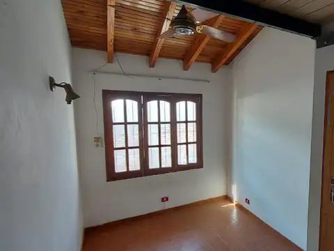 CASA CON GALPON EN GODOY CRUZ