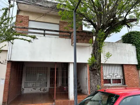 CASA A REFACCIONAR EN VENTA - CENTRO DE LA CIUDAD