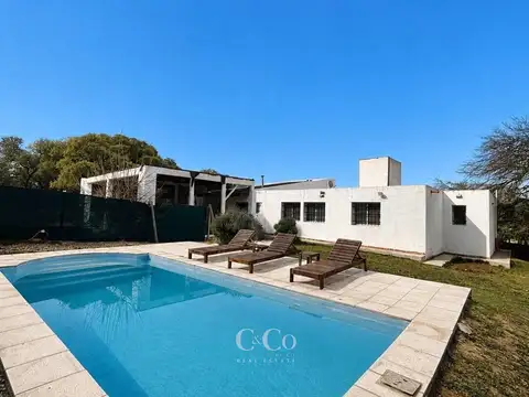 Casa 14 ambientes con 3 baños