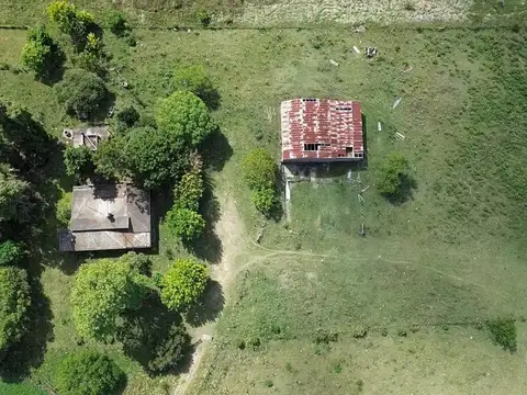 Chacra con casa y galpón, costa con arroyo Valdez