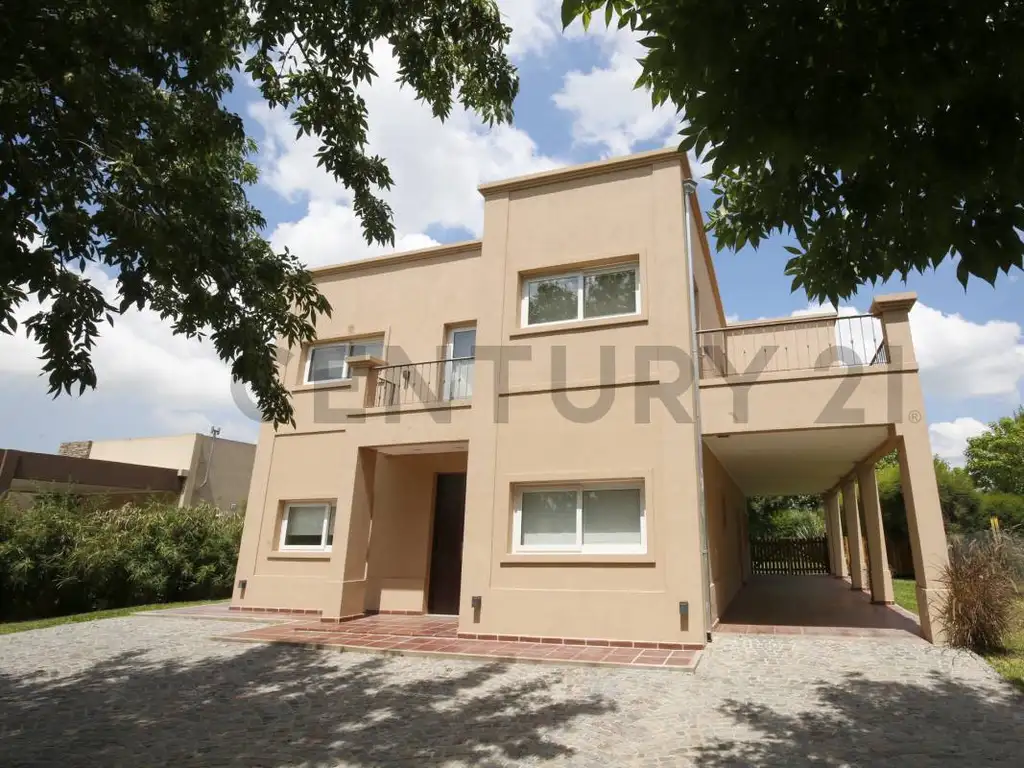 Casa en Venta - 4 dormitorios - USD 450.000