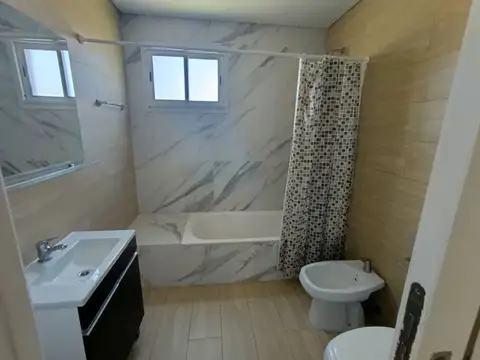 Casa 3 ambientes con 2 baños