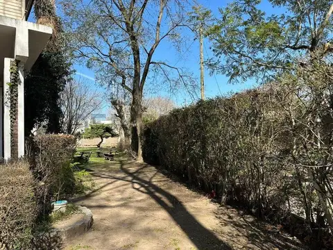 Casa 6 ambientes con 2 baños