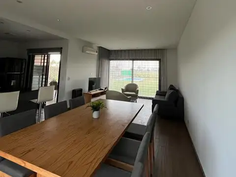 Casa en Alquiler en Funes, $ 1.500.000