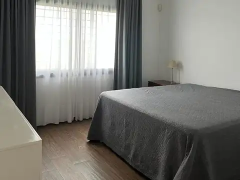 Casa en Alquiler con 1 cochera