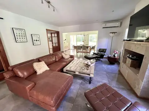 Casa en Venta con 2 cocheras