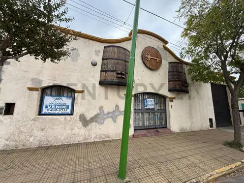 Galpón + local + depto en Ensenada