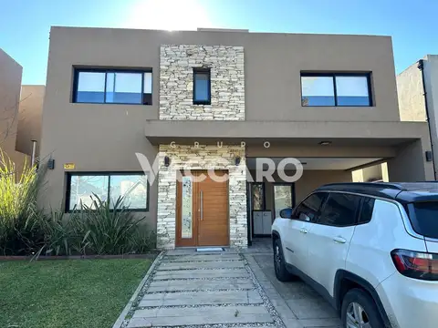  Casa en venta , 4 amb. en barrio cerrado María Eugenia Residences & Village, Moreno