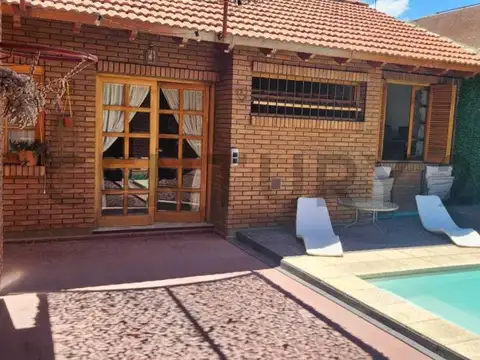 Casa 7 ambientes con 3 baños