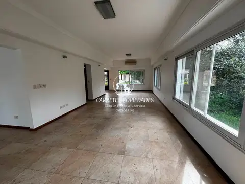 Casa 7 ambientes con 5 baños