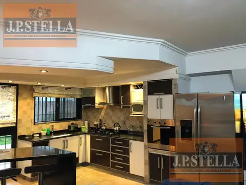 Casa 4 ambientes con 4 baños