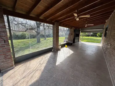 Casa quinta en Los Pioneros en venta