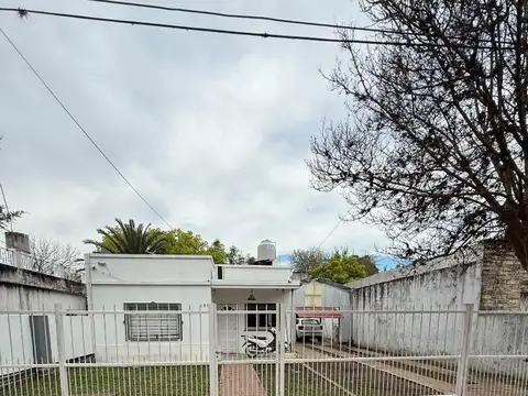 VENTA CASA A RECICLAR MERLO