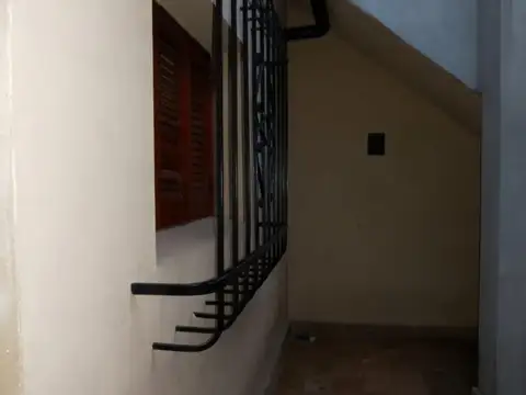 Depto Tipo Casa en Alquiler en Remedios de Escalada, $ 1.100.000
