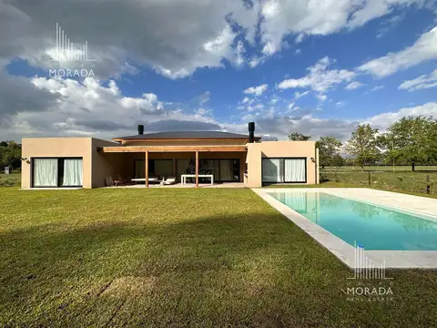 VENTA CASA  5 AMBIENTES BARRIO CERRADO TESSALIA