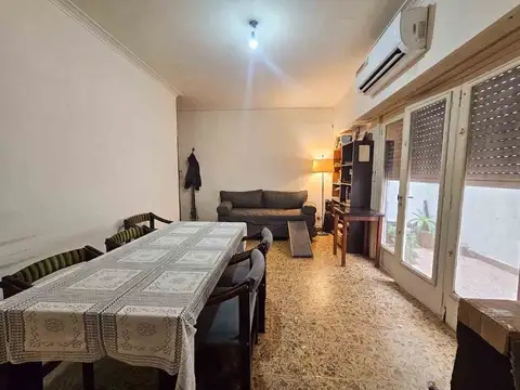 Venta departamento 3 ambientes con doble patio.
