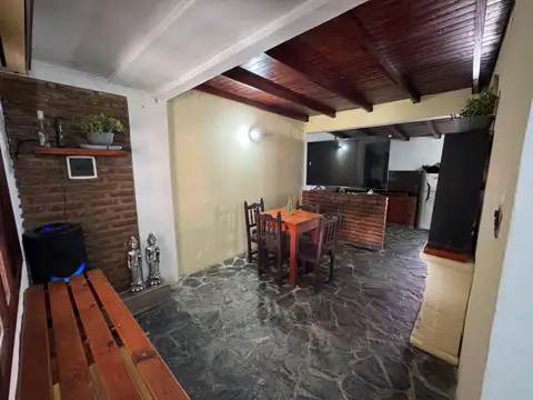 Casa 4 ambientes con 1 baño