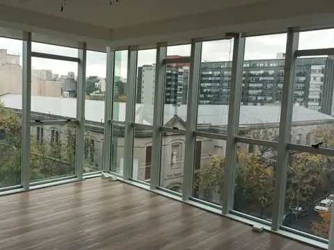 Oficina 6 ambientes con 4 baños