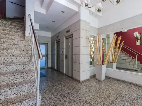 Departamento 8 ambientes con 2 baños