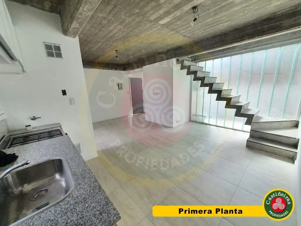 DEPARTAMENTOS, 2 Y 3 AMBIENTES - SIN EXPENSAS - COCHERAS - PATIOS Y BALCONES - MUY BUENA UBICACIÓN ! de 7 Unidades en Banfield