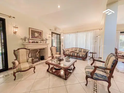 Casa en Venta con 4 cocheras