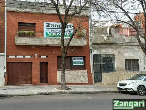 CASA 2 PTAS 5 AMB GJE FONDO JARDIN QCHO PATIO TZA 8.95X23 MTS-PARQUE CHACABUCO